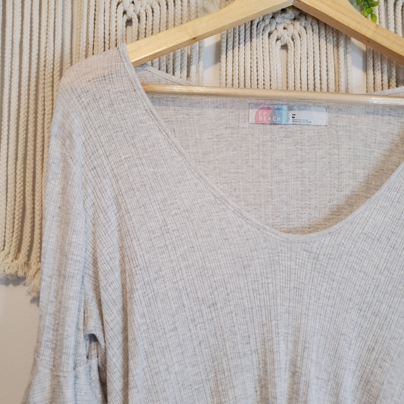 FREE PEOPLE BEACH Gray Long Ruffle Tiered Sleeve Oversized Knit Top sz M - Picture 2 of 7